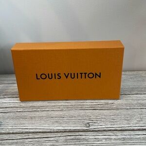 💯 authentic Louis Vuitton box - large wallet size